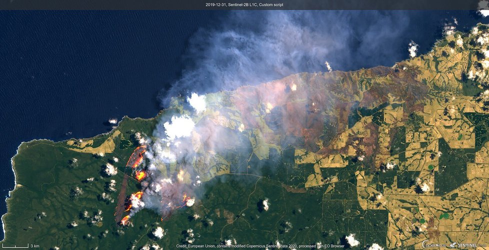 Satelitní snímek požárů v Austrálii, (02.01.2020).