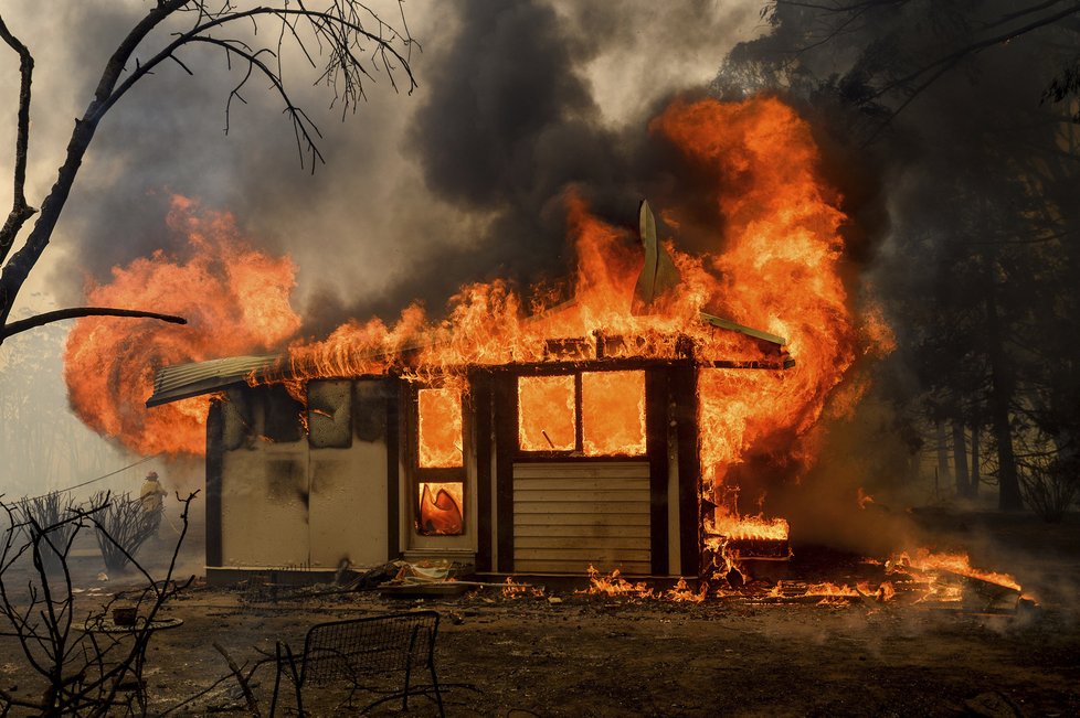 Australané dál bojují s mohutnými požáry (23. 01. 2020).