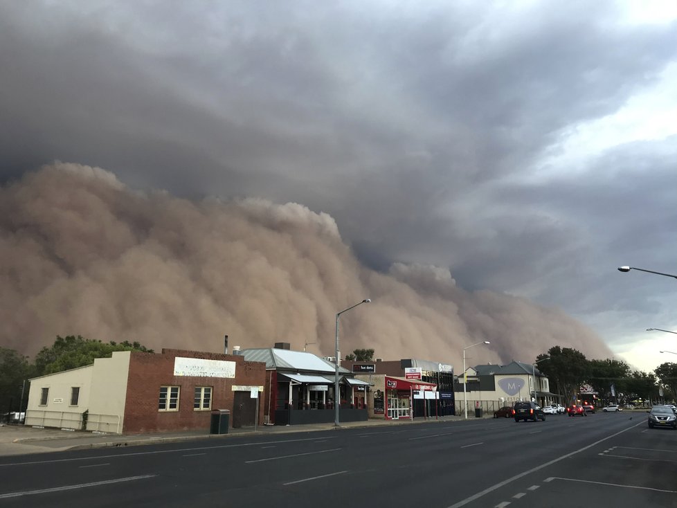 Na jihovýchodě Austrálie udeřila písečná bouře. (20.01.2020)