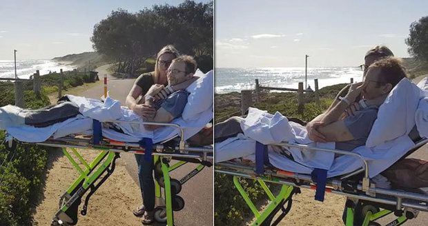 Dojemné foto: Táta čtyř dětí se díky záchranářům před smrtí podíval na milovaný oceán