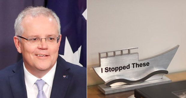 Australský premiér proti nelegální migraci. „Tyhle jsem zastavil,“ ukazuje v kanceláři