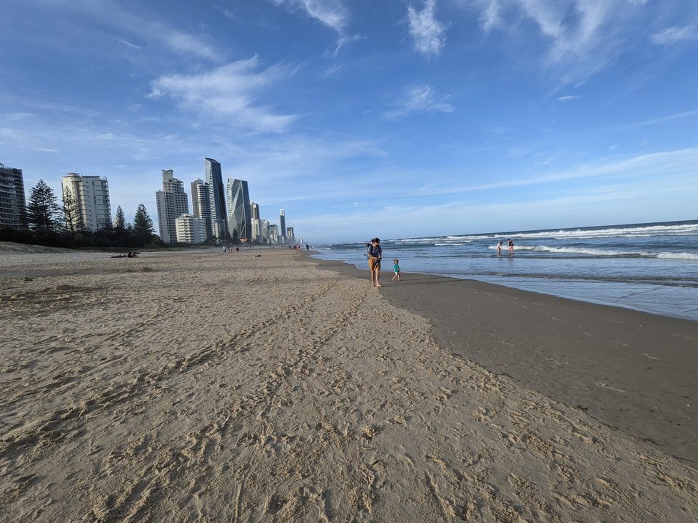 Dívky byly znásilněny v přímořském městě Surfers Paradise ve státě Queensland v Austrálii.
