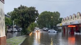 Australské Sydney zasáhly nejvydatnější srážky za 30 let. Déšť pomohl uhasit rozsáhlé požáry.