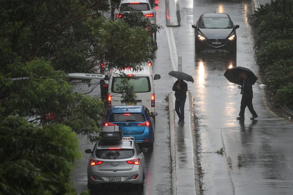 Australské Sydney zasáhly nejvydatnější srážky za 30 let. Déšť pomohl uhasit rozsáhlé požáry.