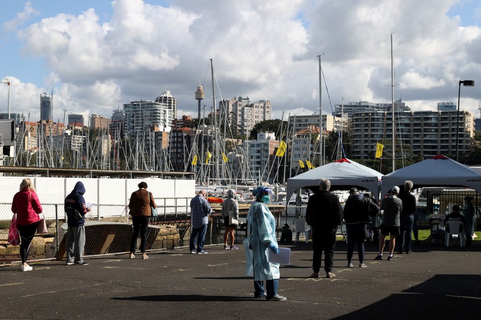 Nakažených v Sydney přibývá. Testuje se ve stanech. (30. 7. 2020)