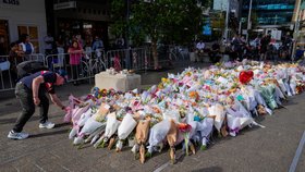 Lidé vzpomínají na oběti útoku v Sydney.