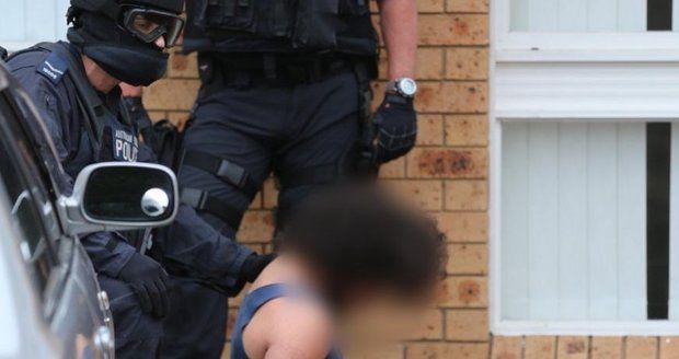 V Austrálii chytili muže, kteří chystali teroristický útok. Jednomu je 15 let