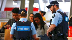 Australská policie zmařila plánovaný teroristický útok, při kterém mělo být zničeno letadlo.