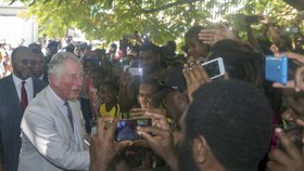 Princ Charles během návštěvy souostroví Vanuatu