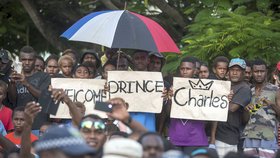 Princ Charles během návštěvy souostroví Vanuatu