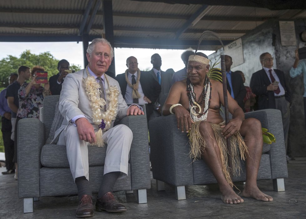 Princ Charles během návštěvy souostroví Vanuatu.