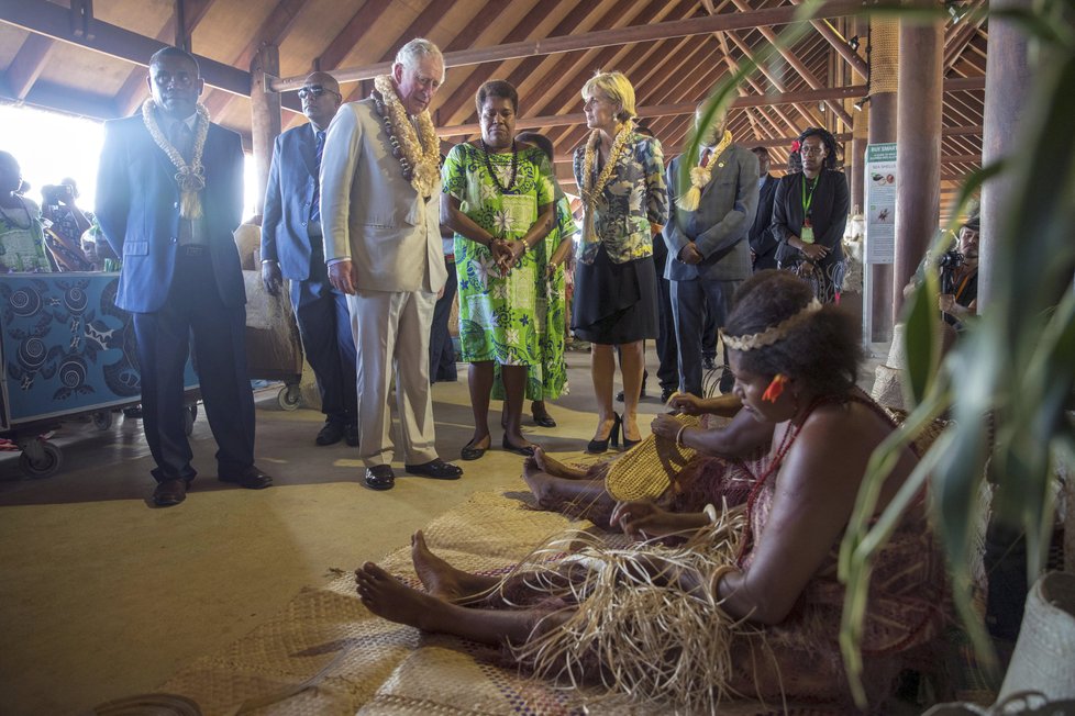 Princ Charles během návštěvy souostroví Vanuatu.