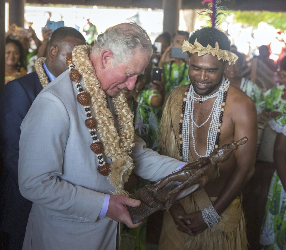 Princ Charles během návštěvy souostroví Vanuatu.