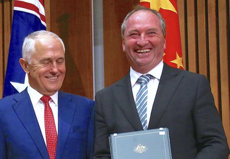 Australský vicepremiér Barnaby Joyce (vlevo) a premiér Malcolm Turnbull.