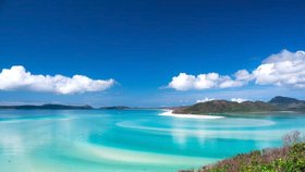 K útoku došlo u australského souostroví Whitsundays u Velkého bariérového útesu.