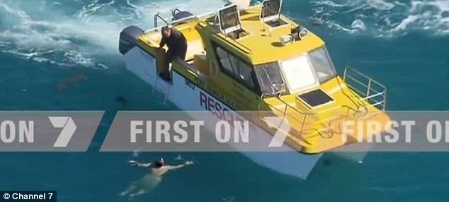 Muže na poslední chvíli zachránil člun