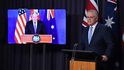 Austrálie minulý týden oznámila bezpečnostní pak s Američany a Brity (australský premiér Scott Morrison vpravo, britský premiér Boris Johnson na obrazovce)