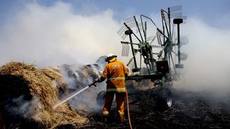 Vzdejme se uhlí, burcuje Austrálii kvůli požárům bývalý hasičský náčelník