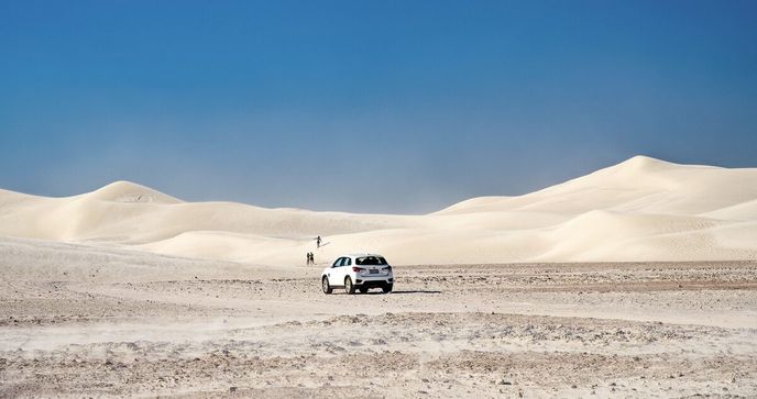 Neuvěřitelně bílé duny u letoviska Lancelin Neuvěřitelně bílé duny u letoviska Lancelin