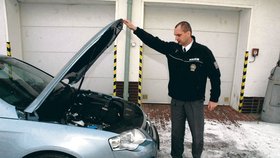 Policista Antonín Šebesta: "Tohle auto umí stovku za 5,6 vteřiny!"