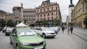 Výstava aut na náměstí Svobody působí spíše jako prodej, což se radnici nezamlouvá.