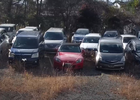 Video z uzavřené zóny u Fukušimy ukazuje, kolik zajímavých aut majitelé opustili. Vozy čeká sešrotování