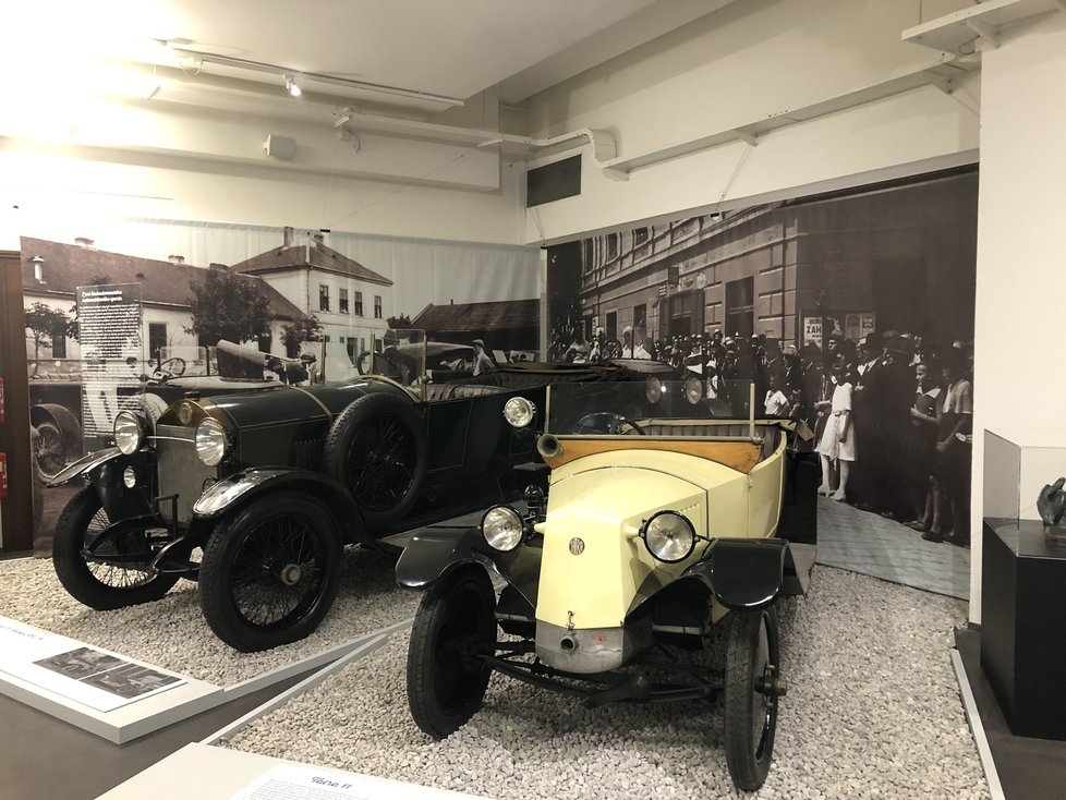 V Národním technickém muzeu je k vidwní výstava s názvem Vavříny s vůní benzínu, která mapuje automobilový sport v Československu mezi světovými válkami.