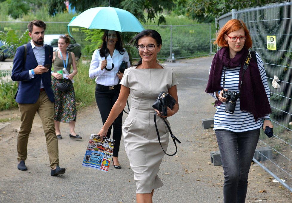 První den výstavy Auta na náplavce objektivem fotografa Martina Straky