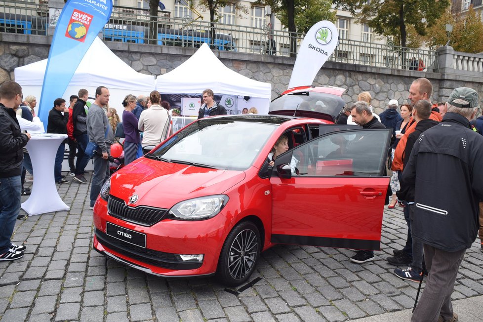 Auta na náplavce 2017