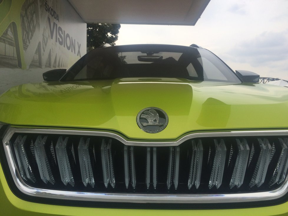 Vystavují přední automobilové značky. Škoda je jednou z nich.