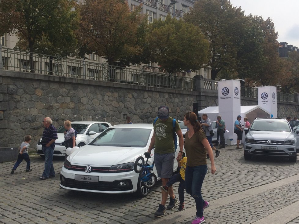 Auta na náplavce zavítaly na vltavské břehy již podruhé.