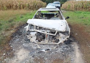 Když se zlodějům nějaké auto už nehodilo, nebo se báli prozrazení, zapálili jej.