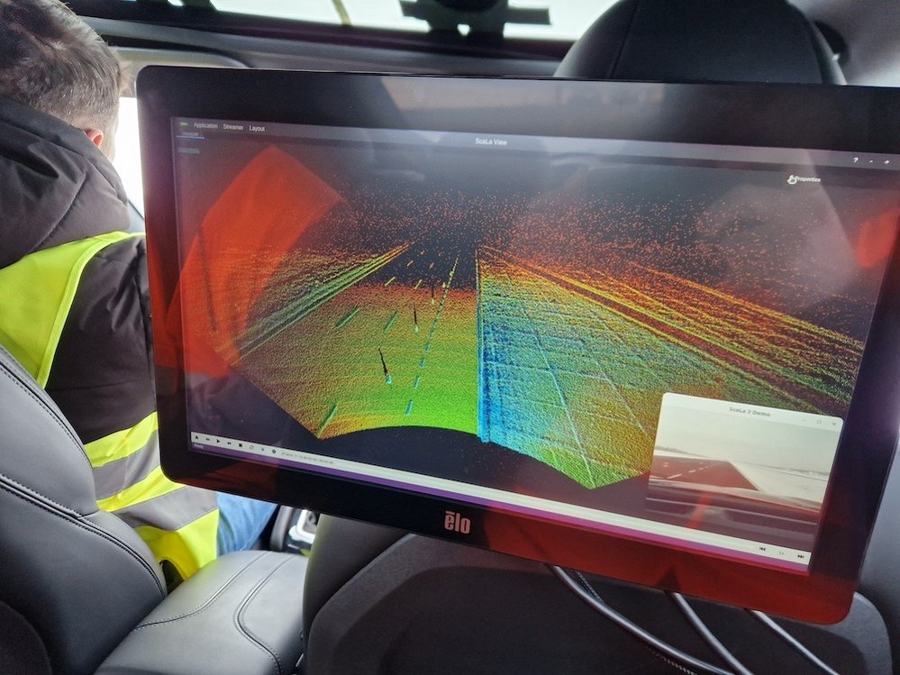 V jednom testovacím vozu jsme vyzkoušeli, jak LIDAR poslední generace „vidí“ překážky na vozovce