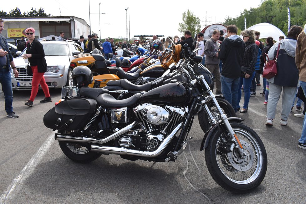 Dostaveníčko měli i majitelé nejrůznějších modelů motorek Harley Davidson