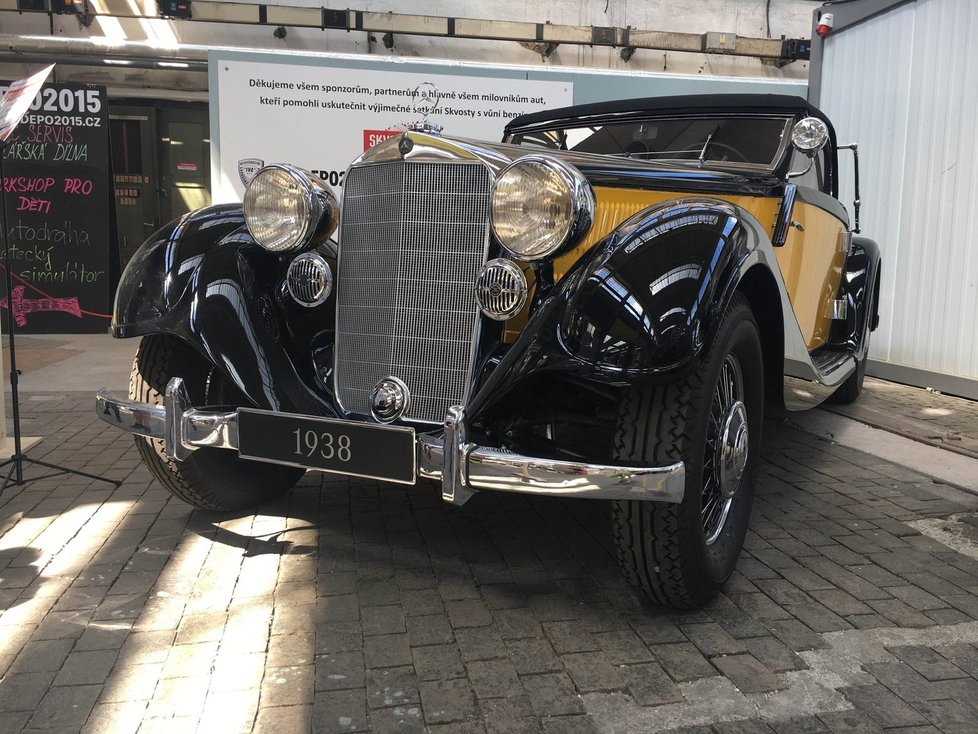 Mercedes Benz 320 model A Cabrio (1938).