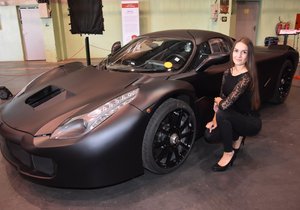 Nejdražší auto v Plzni La Ferrari F150 Proto MP2 za 100 miliónů korun a Lucie Mužíková (16)