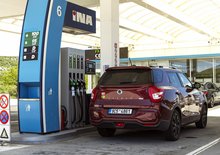 Proč mají dnešní auta menší nádrže? Za vším nejsou jen emise