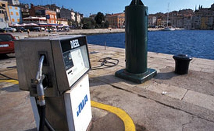 Autem do Chorvatska: Ceny benzinu a nafty na trase