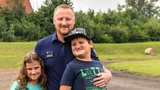 Dozorce Radek běhá pro autistického syna a peníze nechce: Za 11 dnů zvládl přes 500 km