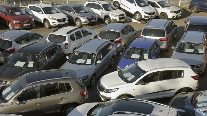 Vzhledem k tomu, že na českém trhu je osmdesát procent aut starších čtyř let, je aktuálním trendem snaha o pojištění právě těchto vozů. Vzhledem k tomu, že na českém trhu je osmdesát procent aut starších čtyř let, je aktuálním trendem snaha o pojištění právě těchto vozů.