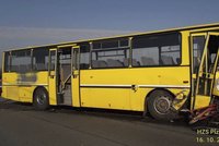 Srážka autobusu s osobákem u Klatov: Tři zranění skončili v nemocnici