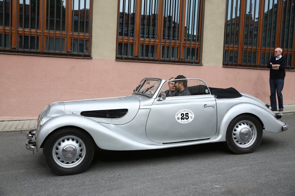 BMW 327