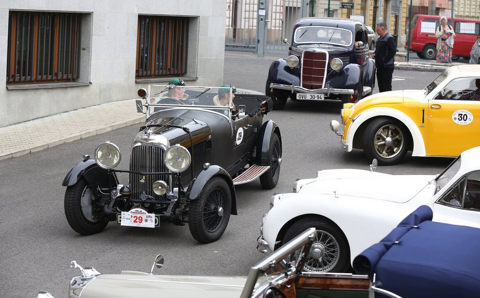 Lagonda Three litre, Tatra 77