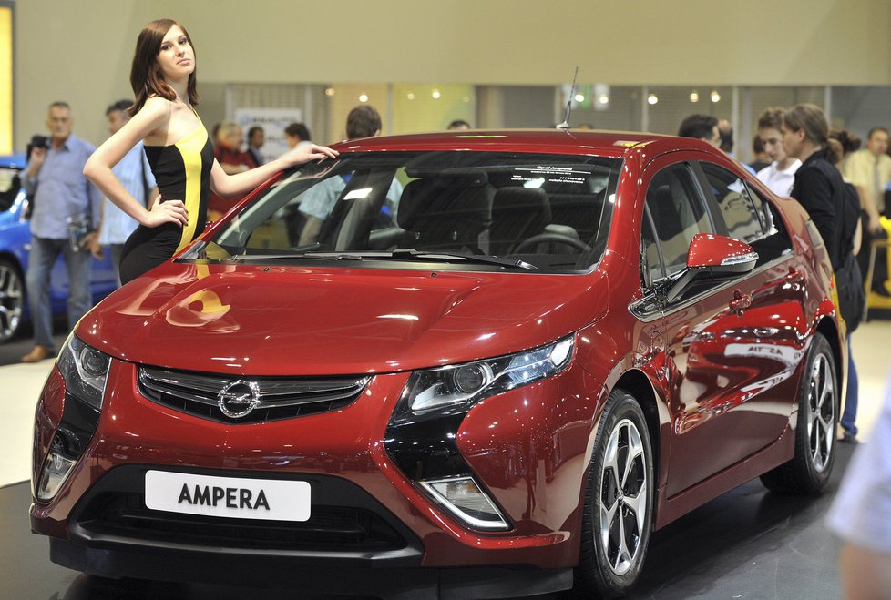 Hybridní Opel Ampera byl představen také 3. června v Brně