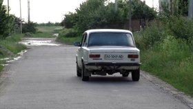 Andrij auto upravil tak, aby jezdilo na uhlí.