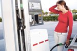 Ceny pohonných hmot dál stoupají a Blesk radí: 15 tipů, jak snížit spotřebu u auta
