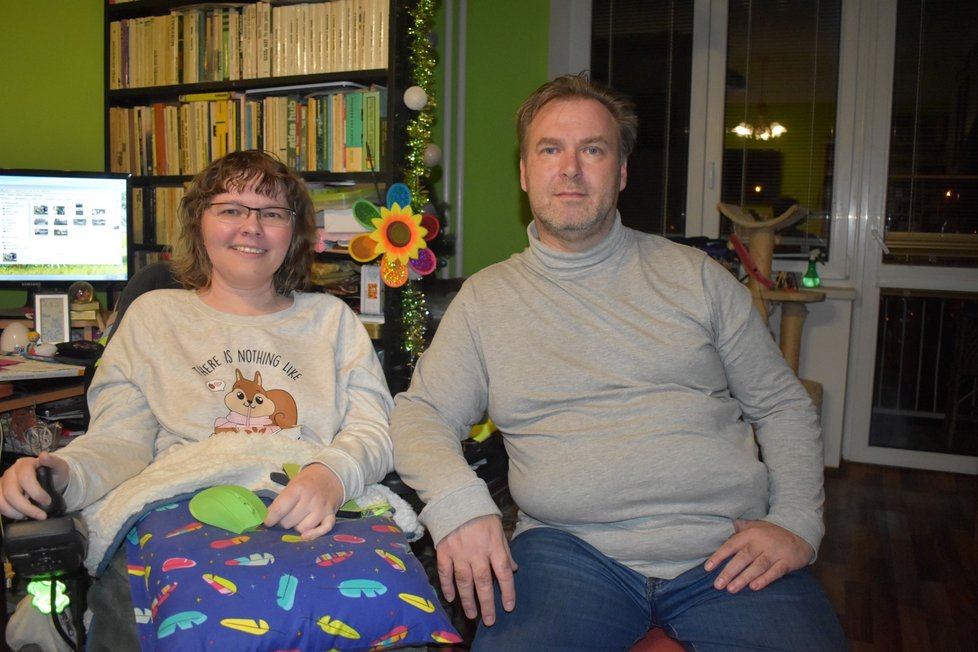 Jana s přítelem Petrem (54), který jí pomáhá překonat těžké chvíle.