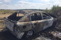 Děsivá pomsta manželce: Před domem jí zapálil auto!