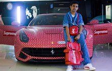 Dostal ferrari v provedení Louis Vuitton: Je mu teprve 15 a nesmí řídit!