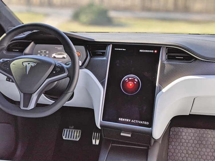 Automobilka Tesla zavedla před časem ve svých elektromobilech tzv. Sentry Mode